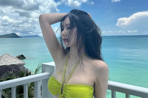 Nữ idol Hàn Quốc chụp ảnh bikini gợi cảm ở Phú Quốc