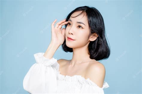 Premium Photo Asian Woman Short Hair With Perfect Clean Fresh Skin