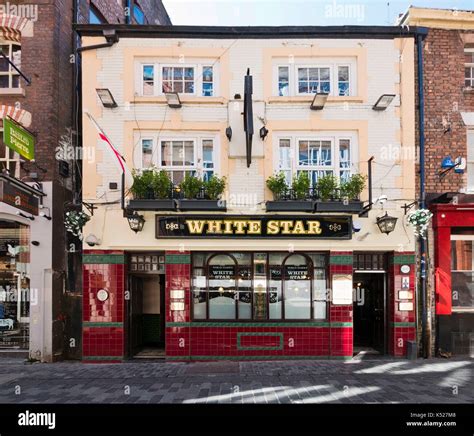 White Star Pub Liverpool Hi Res Stock Photography And Images Alamy