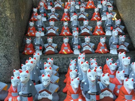 A Traveller S Guide To The Kyoto Fox Shrine Home Of The Mythical Inari