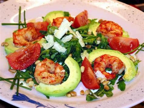 Салат с рукколой, креветками и помидорами | Salad, Caprese salad, Caprese
