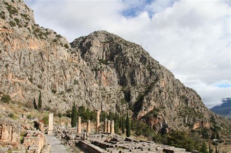 Premium Photo | Oracle at delphi