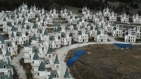 La Ciudad De Los Castillos Fantasma Burj Al Babas Pictolic