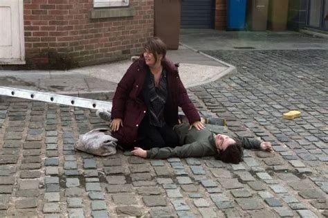 Coronation Street Viewers Spot Massive Blunder As Anna Windass Calls