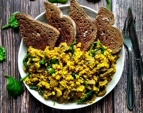 Easy Scrambled Tofu With Spinach Mushrooms Vegan Easy Veganeasy Org