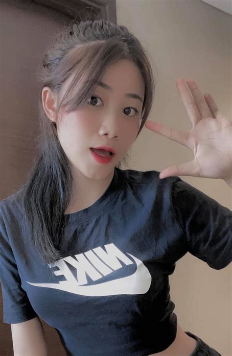 Hot girl Nóng cùng World Cup 2022 Mê Messi kỹ năng đá bóng không phải