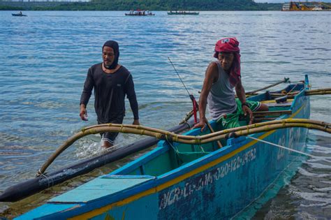 Fishermen Snared in the Scarborough Shoal Dispute - Watch Now - DCEFF