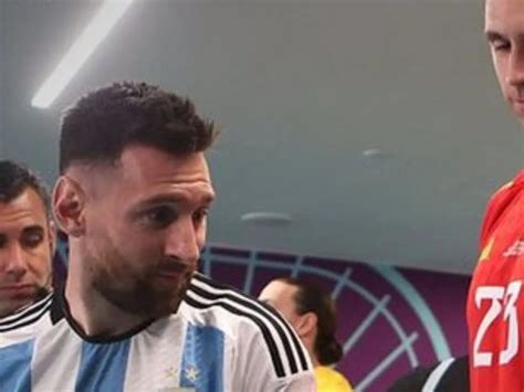 El Gesto De Apoyo De Una Nena Con Lionel Messi Antes Del Partido Contra