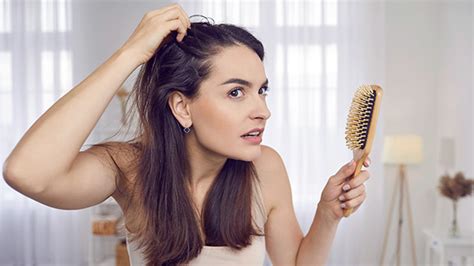 Dry Scalp Vs Dandruff How To Tell The Difference Trendradars