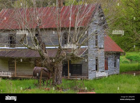 Decaying Homes Hi Res Stock Photography And Images Alamy