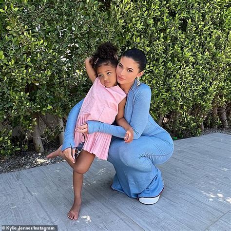 Kylie Jenner Embraces Stormi During Easter Egg Hunt At Momager Kris Jenners 12m Palm Springs