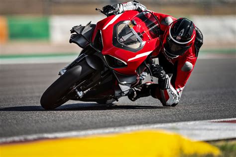 Ducati Lan A Superleggera V A Moto Mais Cara Do Brasil Auto Tv