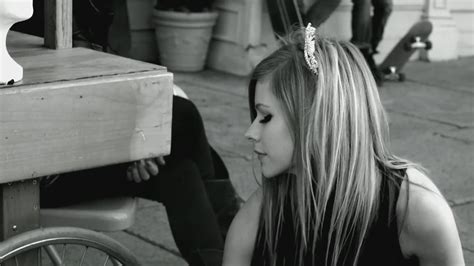 Smile {Music Video} - Avril Lavigne Photo (38792328) - Fanpop