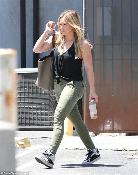 Hilary Duff Shows Off Her Curves In Skin Tight Army Green Trousers In Los Angeles Daily Mail