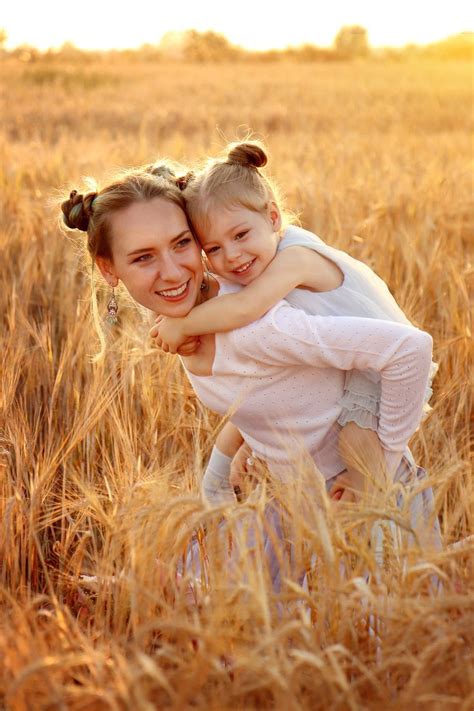 Home Photo Shoots Yellow Fields No One Loves Me Girl Poses Mommy