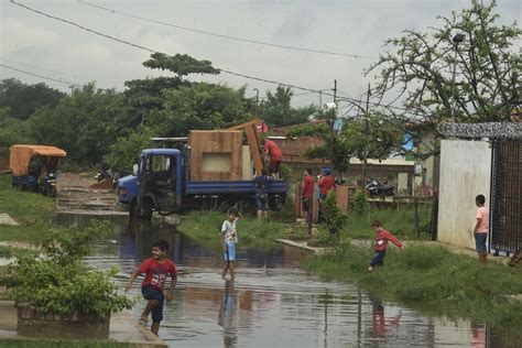 Inundaciones Causan Decenas De Miles De Evacuados En Paraguay