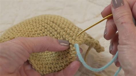 Weaving In Ends Garter Stitch YouTube Weave In Ends Knitting Bind