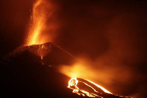 Volcano At Night · Free Stock Photo