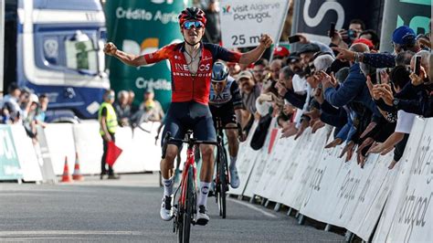 Thomas Pidcock Bate Jo O Almeida Ao Sprint E Vence A Etapa Da Volta