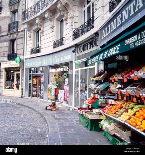 France, Paris, grocery store Stock Photo - Alamy