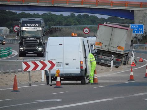 Un Cami N Se Sale De La Carretera En La Autov A A Cuellar