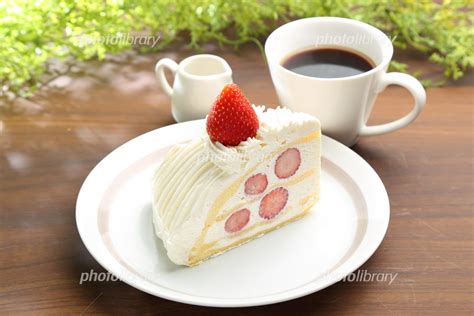 苺のショートケーキとコーヒーセット 写真素材 7106374 フォトライブラリー Photolibrary