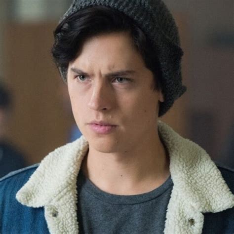 Resident Evil Cole Sprouse De Riverdale Se Veste De Leon Para O