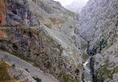 Fallece un hombre de 25 años tras despeñarse en la ruta del Cares El