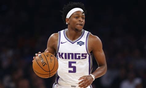 Know About De'Aaron Fox; Stats, Injury, Draft, Jersey, Birthday, Dating