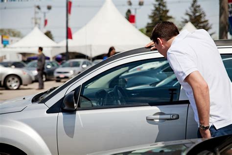 Coisas que você precisa saber ao comprar um carro usado