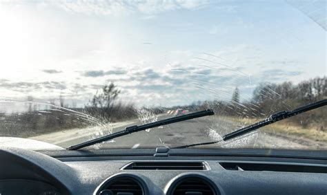 Qué hacer si vibra el limpiaparabrisas del coche