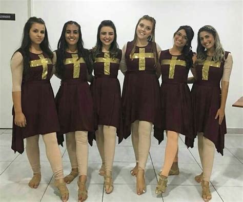 Pin de Nanda Lopes em Vestes de danca Uniformes de dança Vestido de