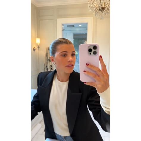 Sofia Richie Demonstrates How To Create Her Signature Bun Us Weekly