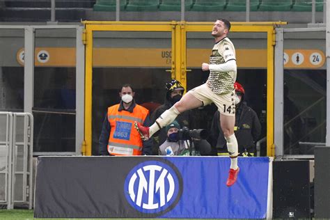 Edin Dzeko Pastikan Inter Milan Tersenyum Lawan Venezia Bola Net