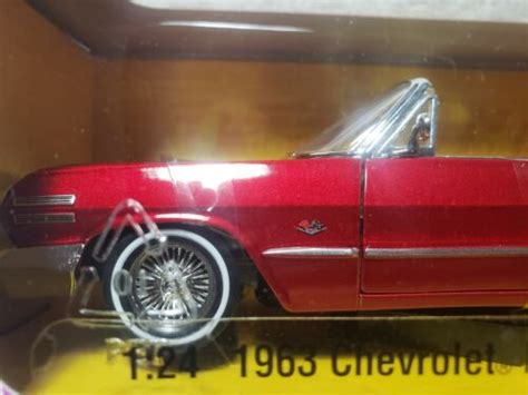 Welly Chevrolet Impala Ss Low Rider Convertible Red Flake