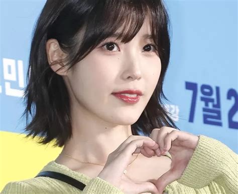 Iu Reunites With Ex Boyfriend At Vip Premier For Smugglers” Kbizoom