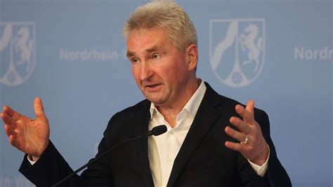 Traumberufe Nrw Nrw Wirtschaftsminister Andreas Pinkwart Wirbt F R