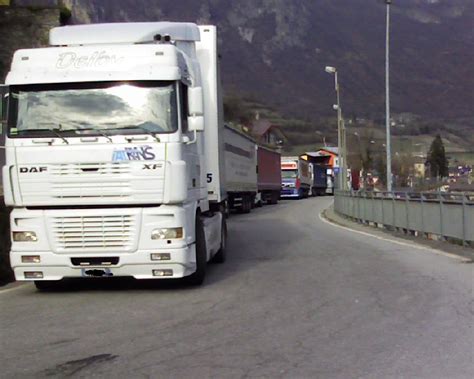 La Perrier Ha Riattivato Una Vecchia Linea Ferroviaria Per Il Trasporto