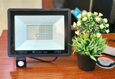 Reflector Led Con Sensor De Movimiento Watts La Pulga Virtual