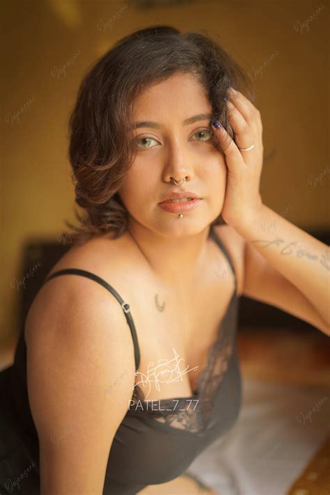 Bong Babe Yajnaseni Content Scrolller