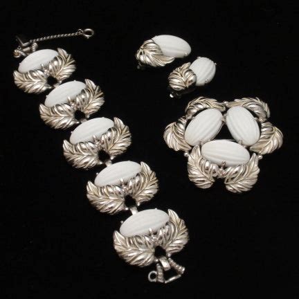 Schiaparelli Jewelry – World of Eccentricity & Charm