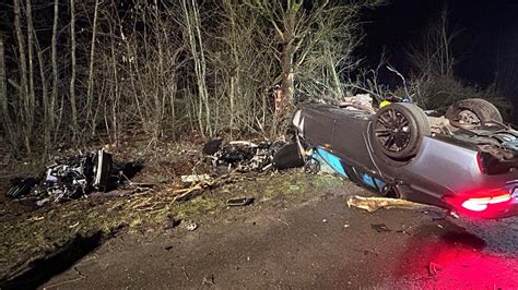 Horror Crash auf der A23 bei Pinneberg Auto überschlägt sich