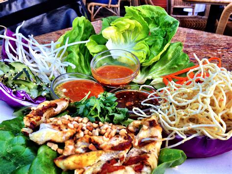 Thai Lettuce Wraps W Chicken Carrots Bean Sprouts And Coconut Curry Noodles Cheesecake Factory