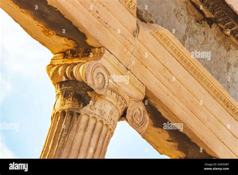 Detalles Figuras Esculturas Columnas De La Acr Polis De Atenas Con