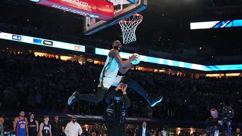 Brown Brings Star Power Back To Dunk Contest With Artful Performance