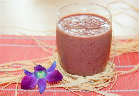 A La Sauce Franco Qu B Coise Smoothie Banane Cerises Et Lait Damande