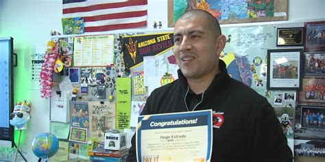 Phoenix Middle School Teacher Wins Pay It Forward Award