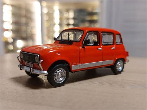 RENAULT 4L 1961 - мащаб 1:43 на DeAgostini моделът е нов в блистер ...