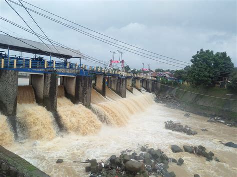 Katulampa Siaga Tiga Waspada Banjir Terjang Jakarta Ipol Id