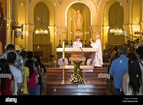 Mass At Notre Dame Cathedral Saigon Vietnam Stock Photo Alamy